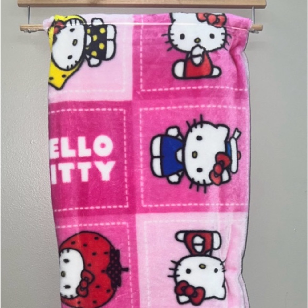 Hello Kitty throw / blanket